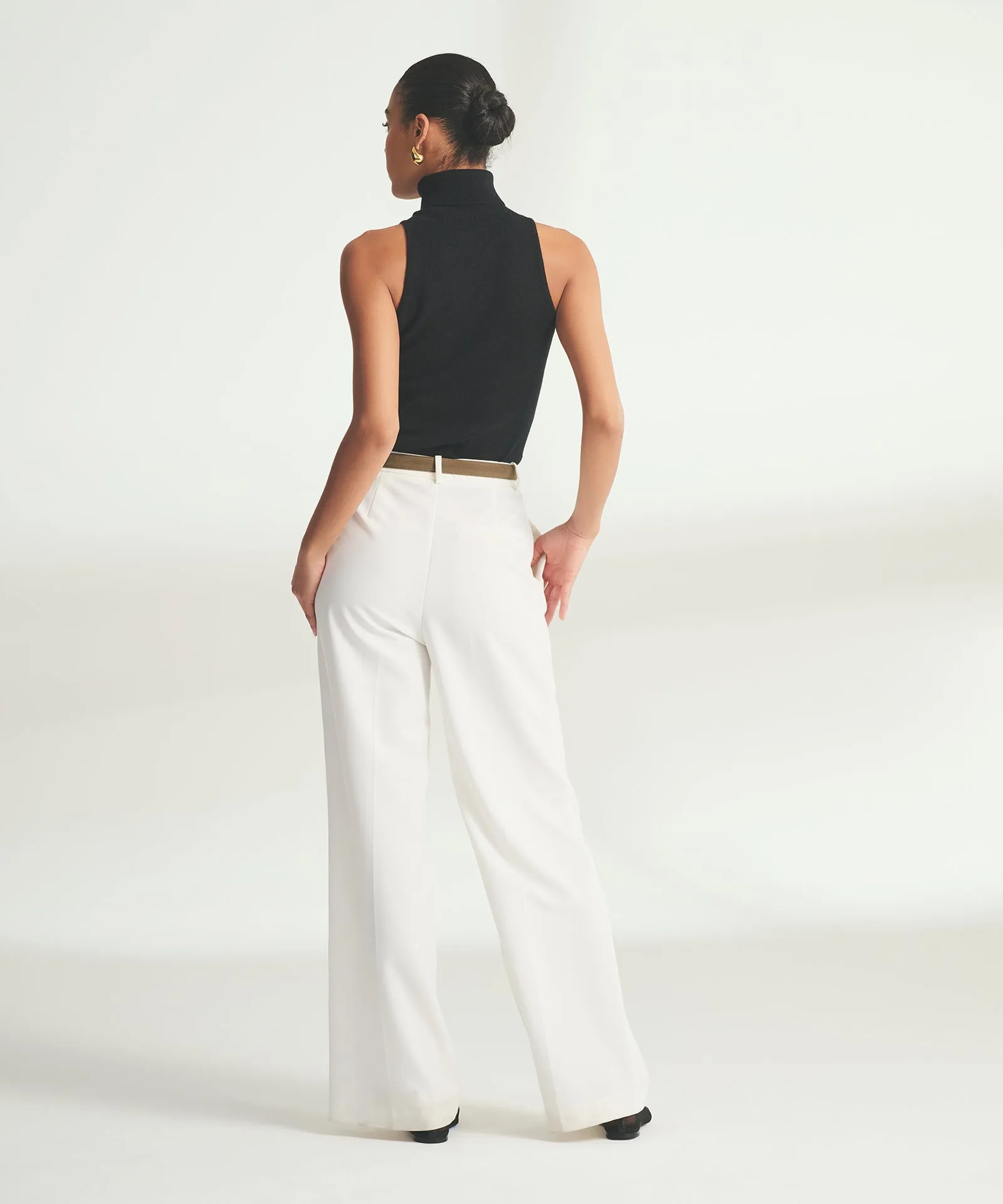 Signature Cashmere Sleeveless Turtleneck