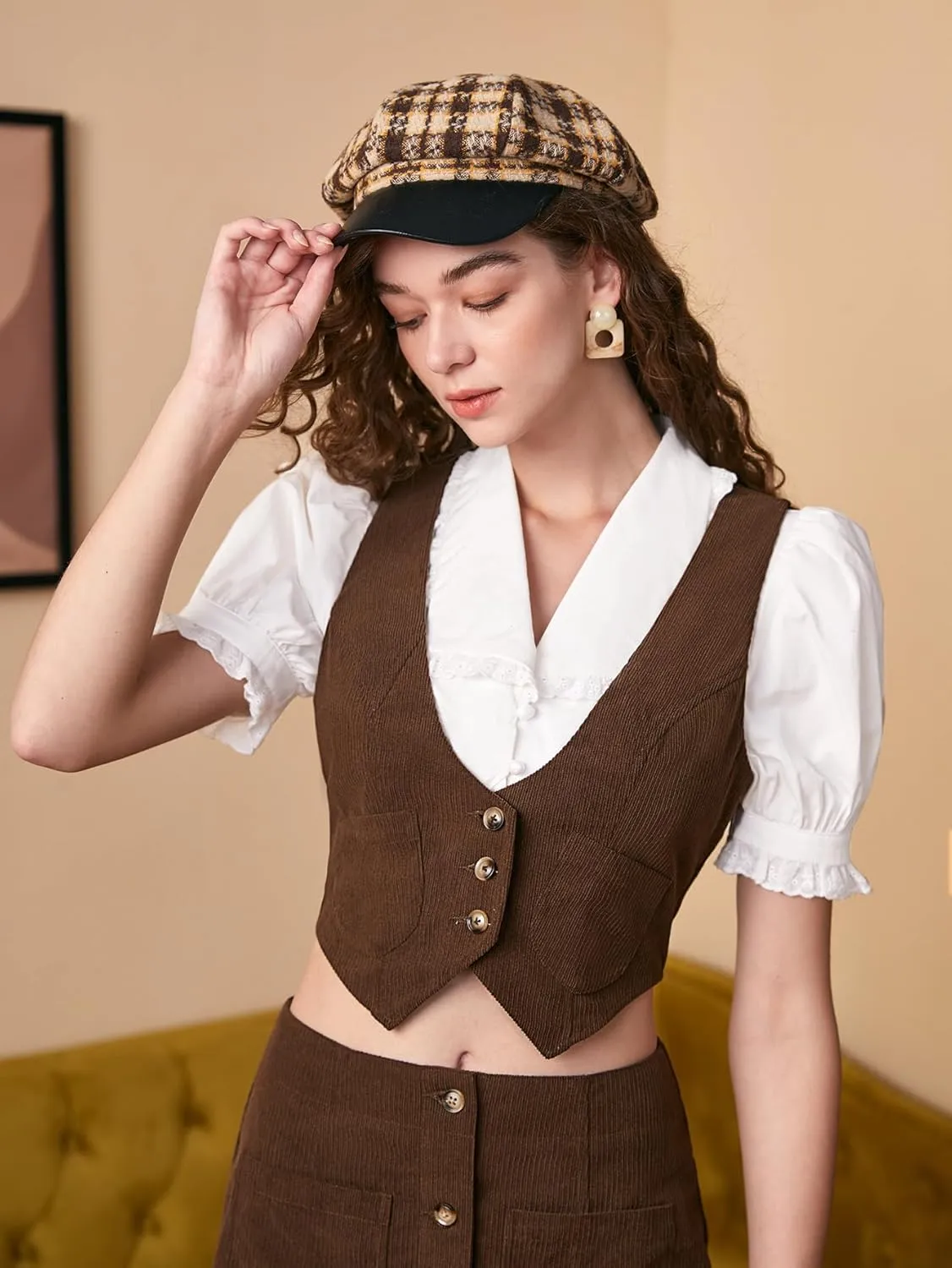 Verdusa Women's Button Front Scoop Neck Sleeveless Patch Pocket Crop Vest Blazer Jacket